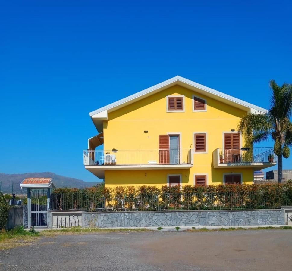 Апартаменты Yellow House Фьюмефреддо-ди-Сицилия Экстерьер фото